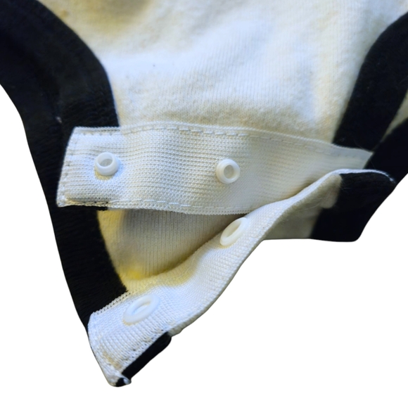 Nike Baby 6-12m Long Sleeve Bodysuit Hat Booties 3p Set Center Swoosh BnW Snaps - Picture 6 of 12